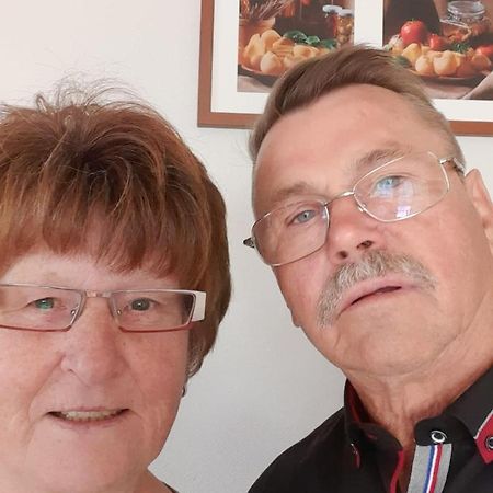 Der Kleine Bauernhof Keine Arbeiter Zadnych Pracownikow Apartment Lubiatow  Bagian luar foto