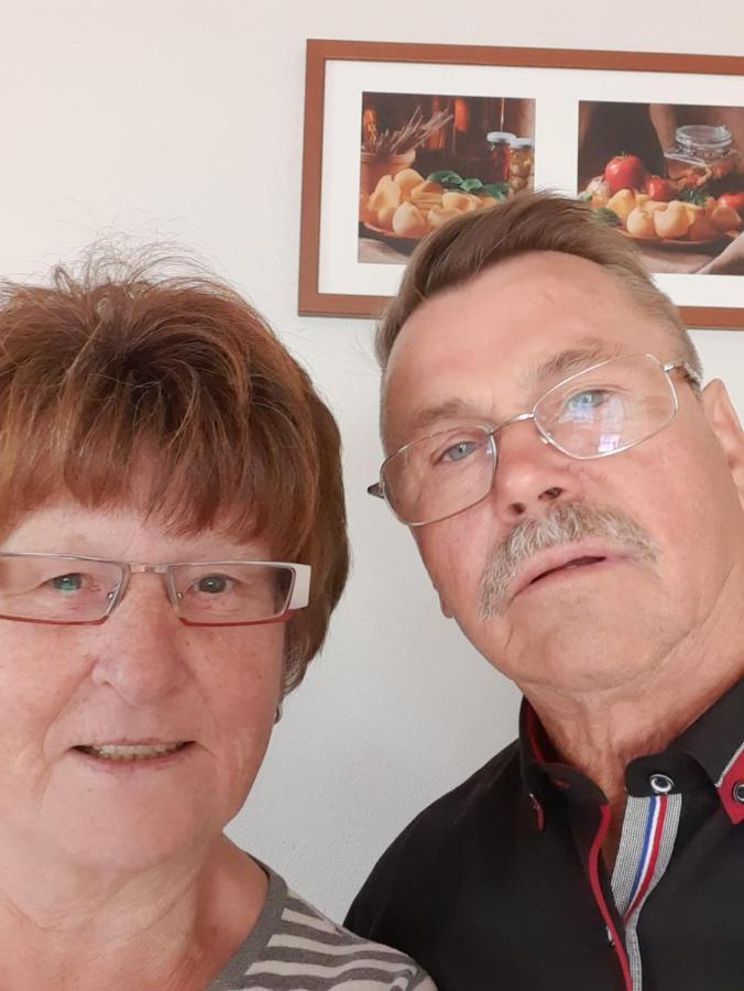 Der Kleine Bauernhof Keine Arbeiter Zadnych Pracownikow Apartment Lubiatow  Bagian luar foto