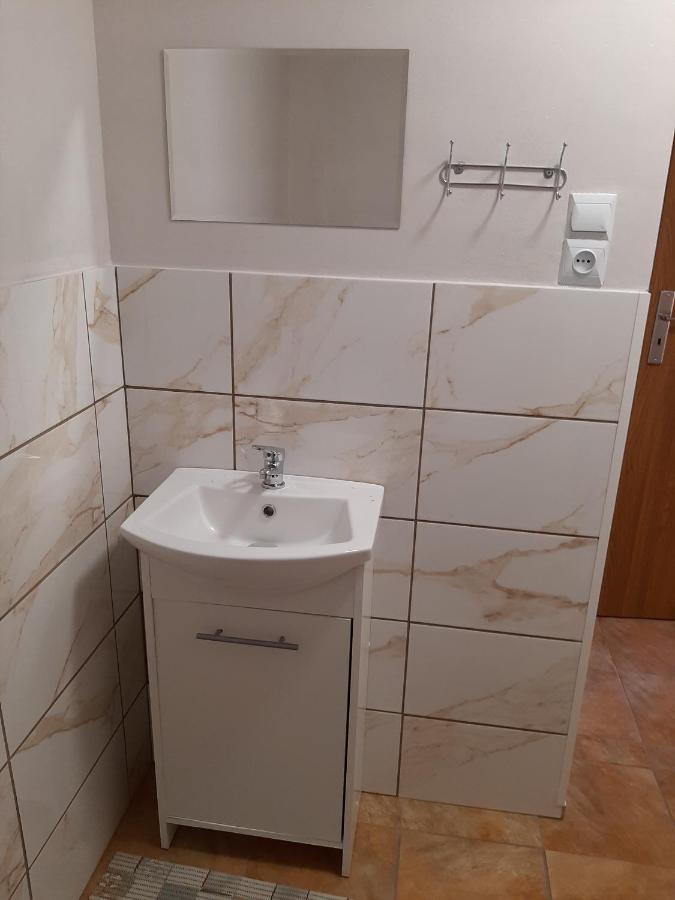 Der Kleine Bauernhof Keine Arbeiter Zadnych Pracownikow Apartment Lubiatow  Bagian luar foto