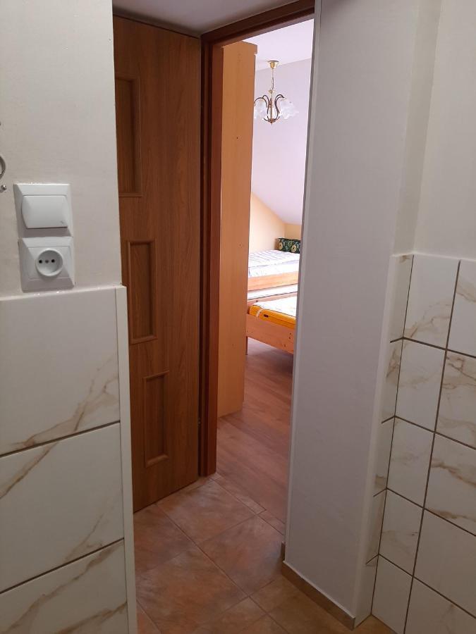 Der Kleine Bauernhof Keine Arbeiter Zadnych Pracownikow Apartment Lubiatow  Bagian luar foto