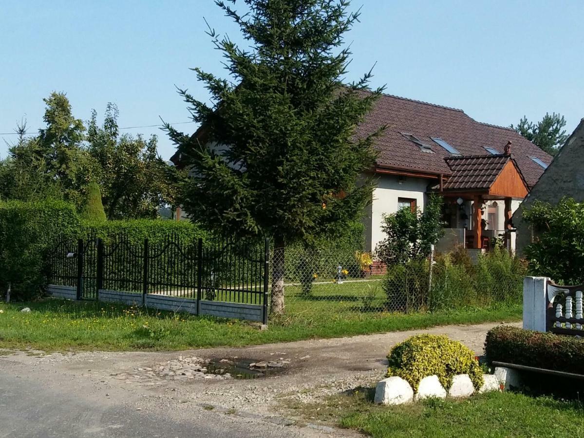 Der Kleine Bauernhof Keine Arbeiter Zadnych Pracownikow Apartment Lubiatow  Bagian luar foto